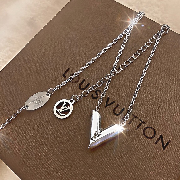 LAST CALL! ! Authentic Louis Vuitton V-Shaped Silver Pendant Necklace - Picture 13 of 17